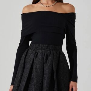 NWT ASTR the Label Jada Off Shoulder Top - Black